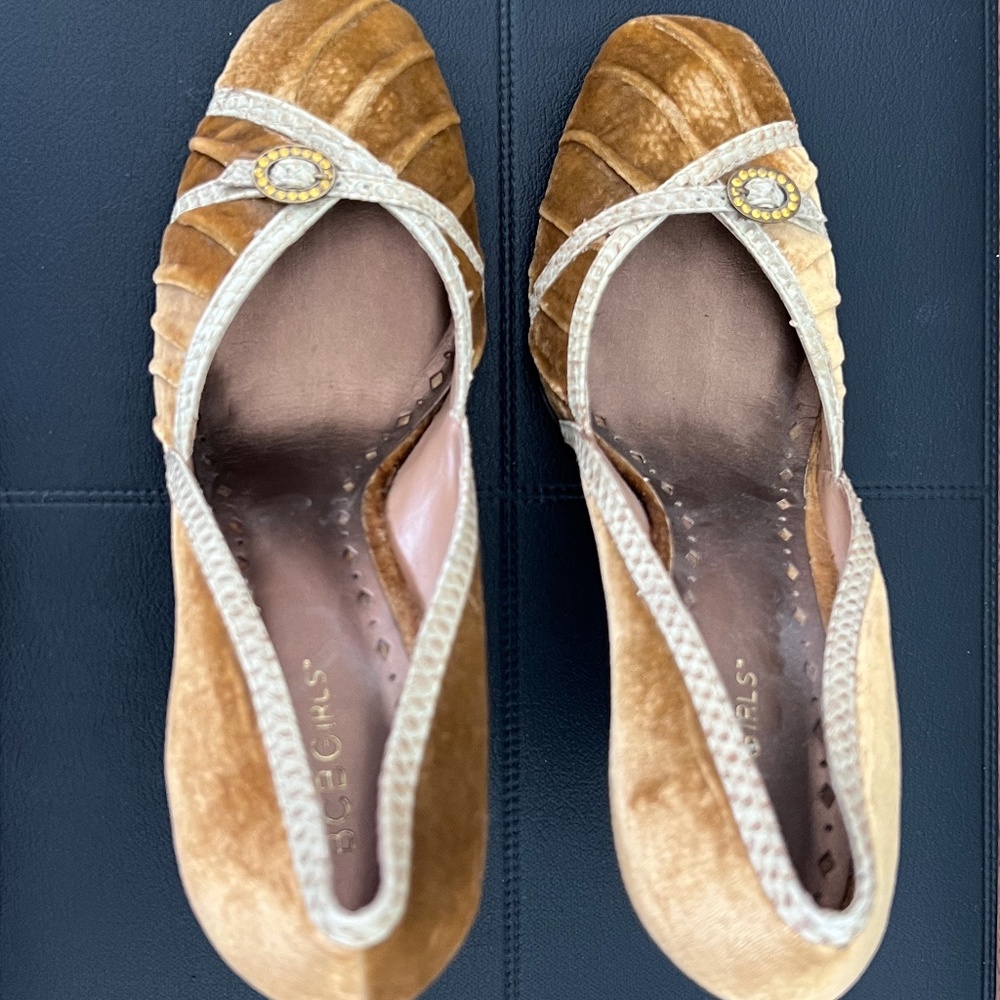 Vintage BCBG Girl - Gold/Bronze Heels - 10M/40